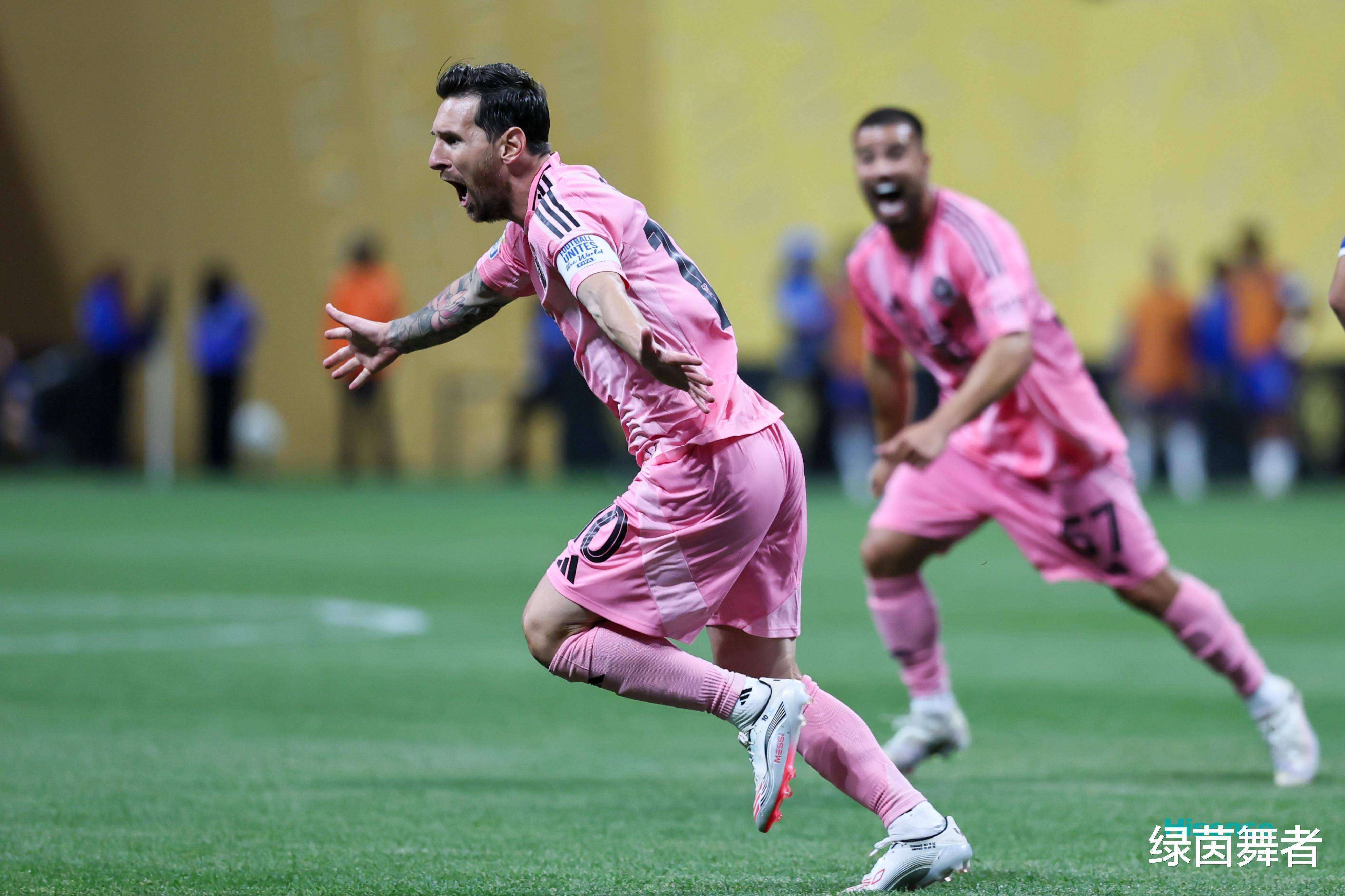 包含梅西在曼联比赛中重要助攻,重返赛场引发热议!观众掌声雷动的词条 包含梅西在曼联比赛中重要助攻,重返赛场引发热议!观众掌声雷动的词条