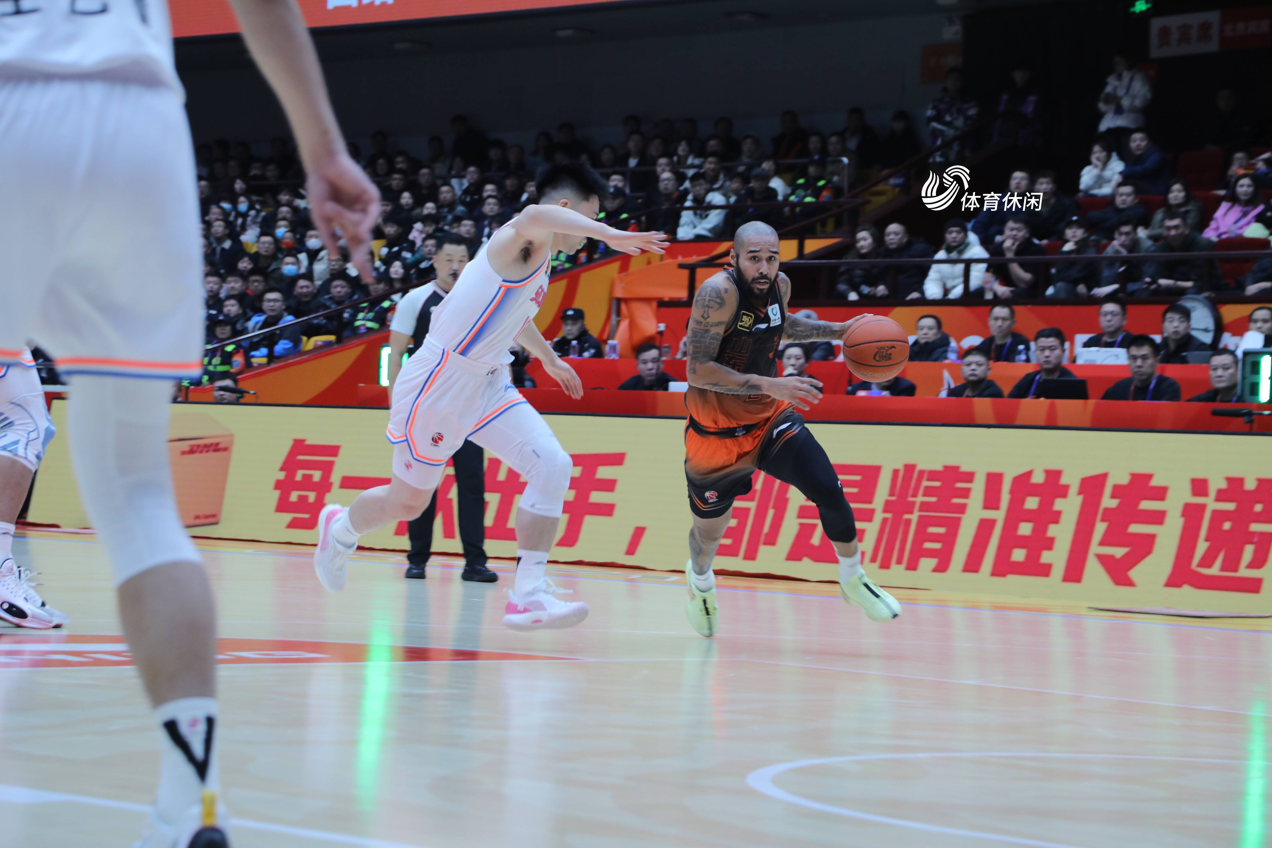 广州队今晚扳平良机,志在CBA季后赛名次提升,气氛紧张,身体对抗强度拉满的简单介绍 广州队今晚扳平良机,志在CBA季后赛名次提升,气氛紧张,身体对抗强度拉满的简单介绍