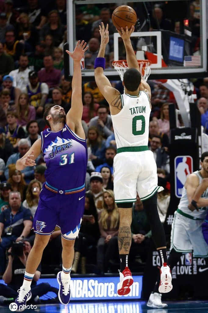 塔图姆回归赛场,关键助攻首场状态亮眼,掘金观众沸腾!的简单介绍 塔图姆回归赛场,关键助攻首场状态亮眼,掘金观众沸腾!的简单介绍