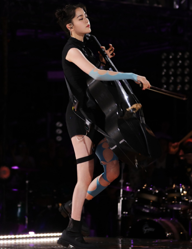 包含莱万多夫斯基回归赛场,高光表现首场状态亮眼,IG观众沸腾!的词条 包含莱万多夫斯基回归赛场,高光表现首场状态亮眼,IG观众沸腾!的词条